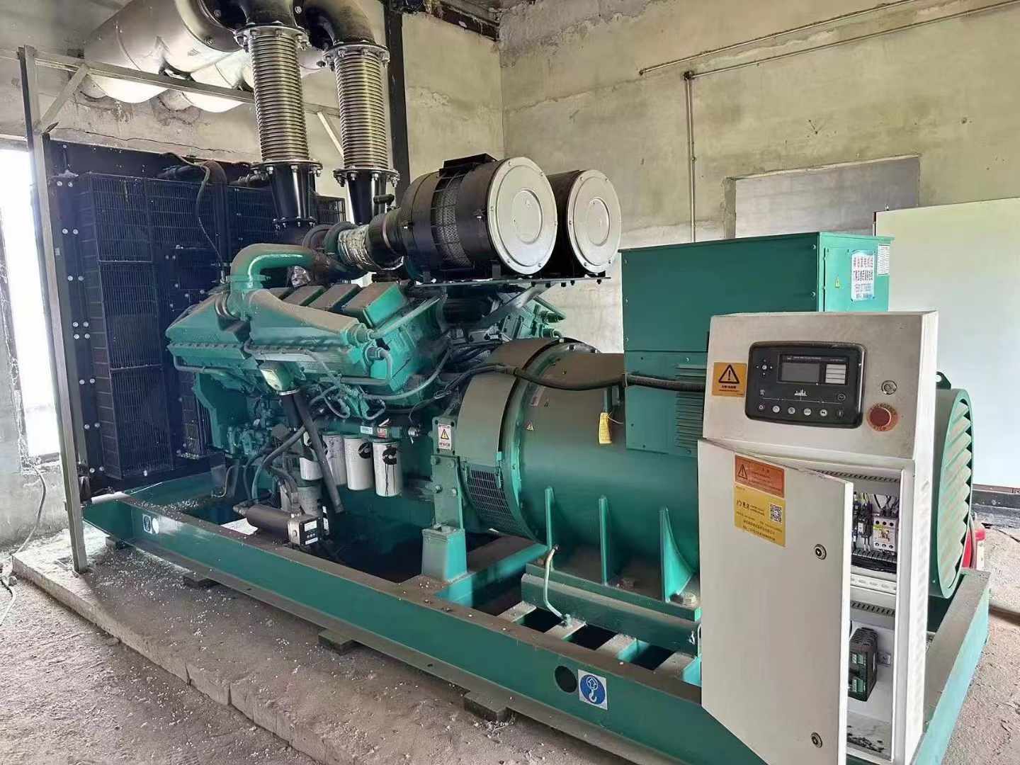 普安无功补偿装置的性能评估需要考虑哪些因素？